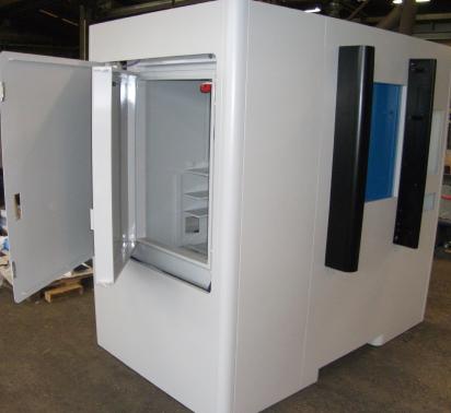 Radiopharma - Cabina emplomada con puertas de compartimento manuales y automáticas.